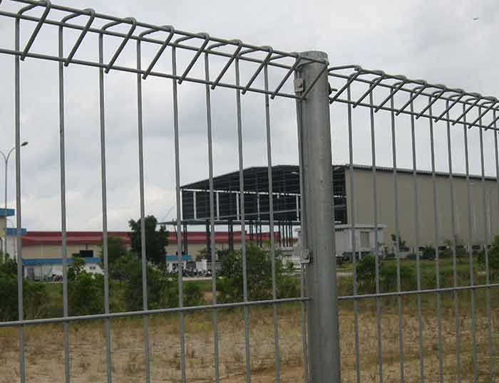 Galvanized Mesh Fence